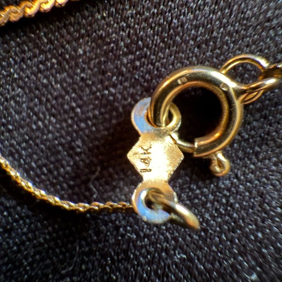 14k Gold Necklace with vintage Pendant - Picture 4 of 6